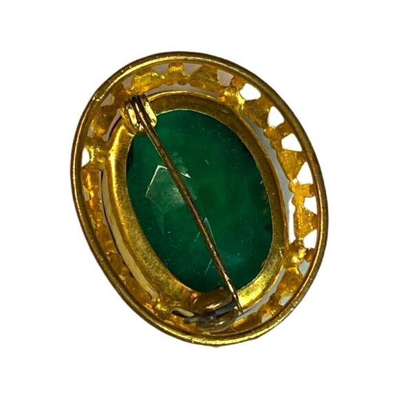Brooch – Vintage 1940s Gold-Tone Filigree Oval with Emerald Rhinestone - Picture 2 of 5
